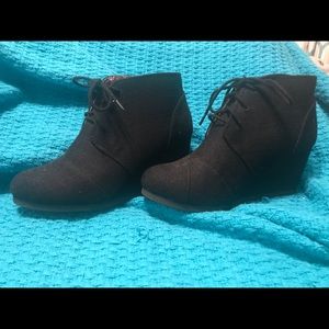 Black platform laced heels